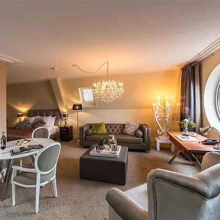 Luxury Szálloda